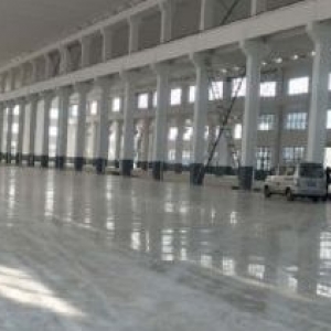 独立标准厂房仓库700平10吨行车，大车好进出，有办公室