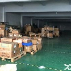 环氧地坪，环境 优，货梯2吨，可注册，可环评