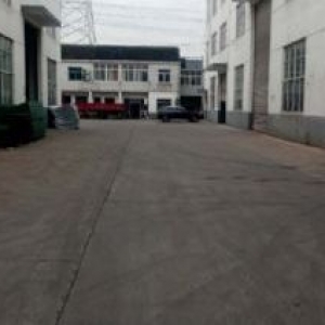 江阴马镇单层标准机械厂房650平出租，10吨行车，干净整洁